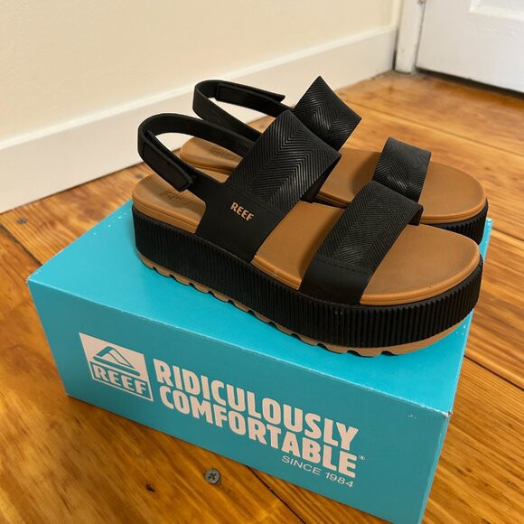 New with Box: Reef Water Vista Higher Sandals - Picture 4 of 8